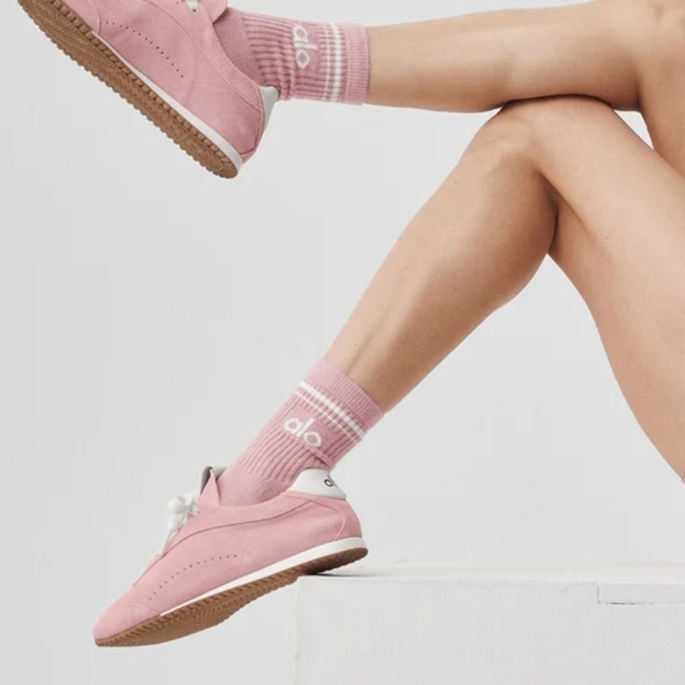 NWT-ALO Yoga Unisex Half-Crew Sock - Pink - Picture 2 of 4